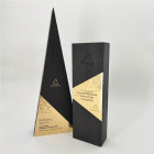 Flex Cubex Wood Award mit Gold-Emblem - graviert und farblich passend bedruckt - Awards