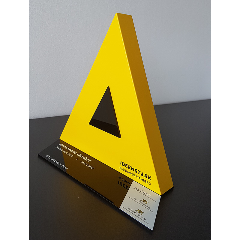 Holz Award mit Acrylsockel und Acryapplikation