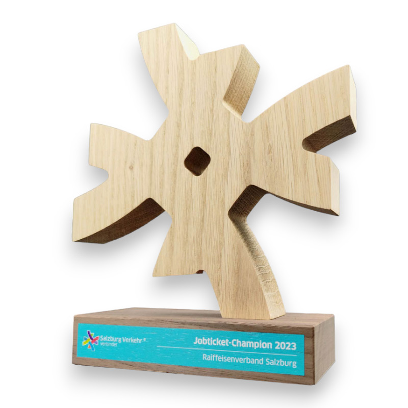 Holz Award im Sonderformat mit UV Druck am Holzsockel