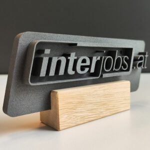 3D Druck Aufsteller auf Holzsockel - Kundenbeispiel - Made by ebets - awards.at