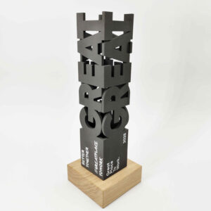 3D Great Award - Cubus mit Holzsockel - Made by ebets - awards.at
