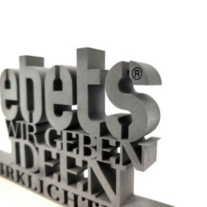 3D Schrift Award mit Holzsockel - Seitenansicht - Made by ebets