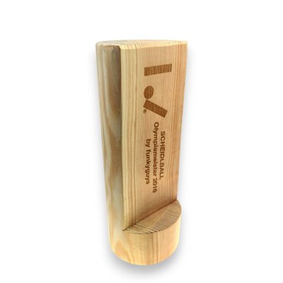 Holztrophäe aus Holzrundling hergestellt mit Gravur für Scheidlballturnier - Made by ebets