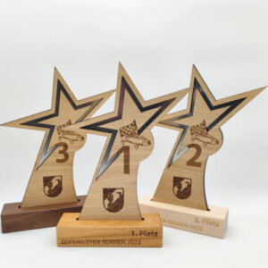 holz-trophaee-starlight-mit-gravur-seifenkistenrennen-der-feuerwehr-awards