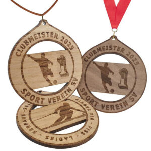 Holz Medaille Blickfang mit gelasertem Emblem - Made by ebets - Awards.at