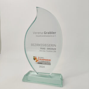 jade-glas_award_guenstige-trophy-aus-jadeglas_awards-at
