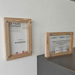 wood-frame-award-a4-freistehend-oder-zum-aufhaengen-ebets-awards